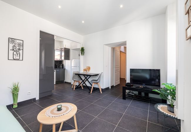 Apartment in Nice - Large & Quiet 1 Bdr at Nice Port Apartment in Nice - Large & Quiet 1 Bdr at Nice Port