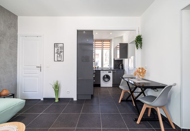 Apartment in Nice - Large & Quiet 1 Bdr at Nice Port Apartment in Nice - Large & Quiet 1 Bdr at Nice Port