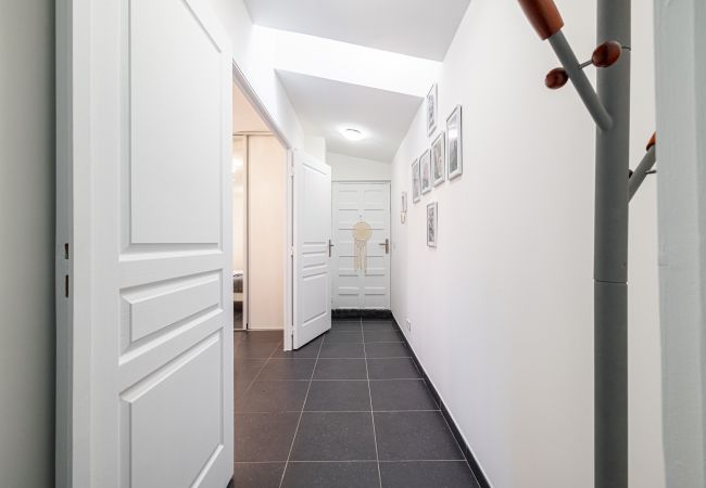 Apartment in Nice - Large & Quiet 1 Bdr at Nice Port Apartment in Nice - Large & Quiet 1 Bdr at Nice Port