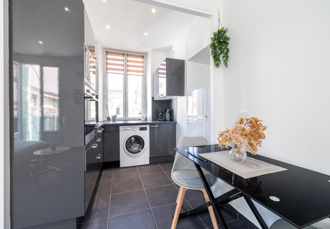 Apartment in Nice - Large & Quiet 1 Bdr at Nice Port Apartment in Nice - Large & Quiet 1 Bdr at Nice Port