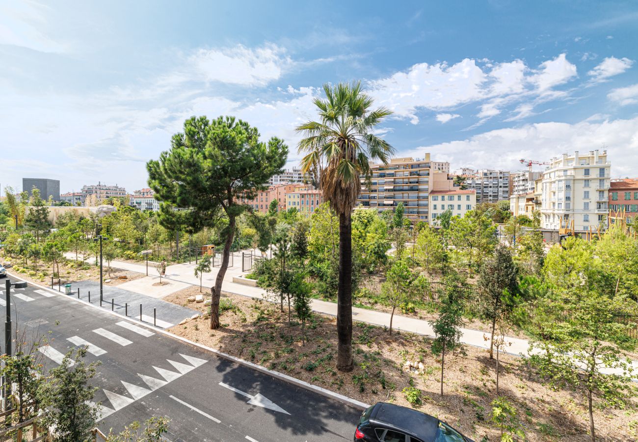 Apartment in Nice - Large Central 2 Bdr & Garage