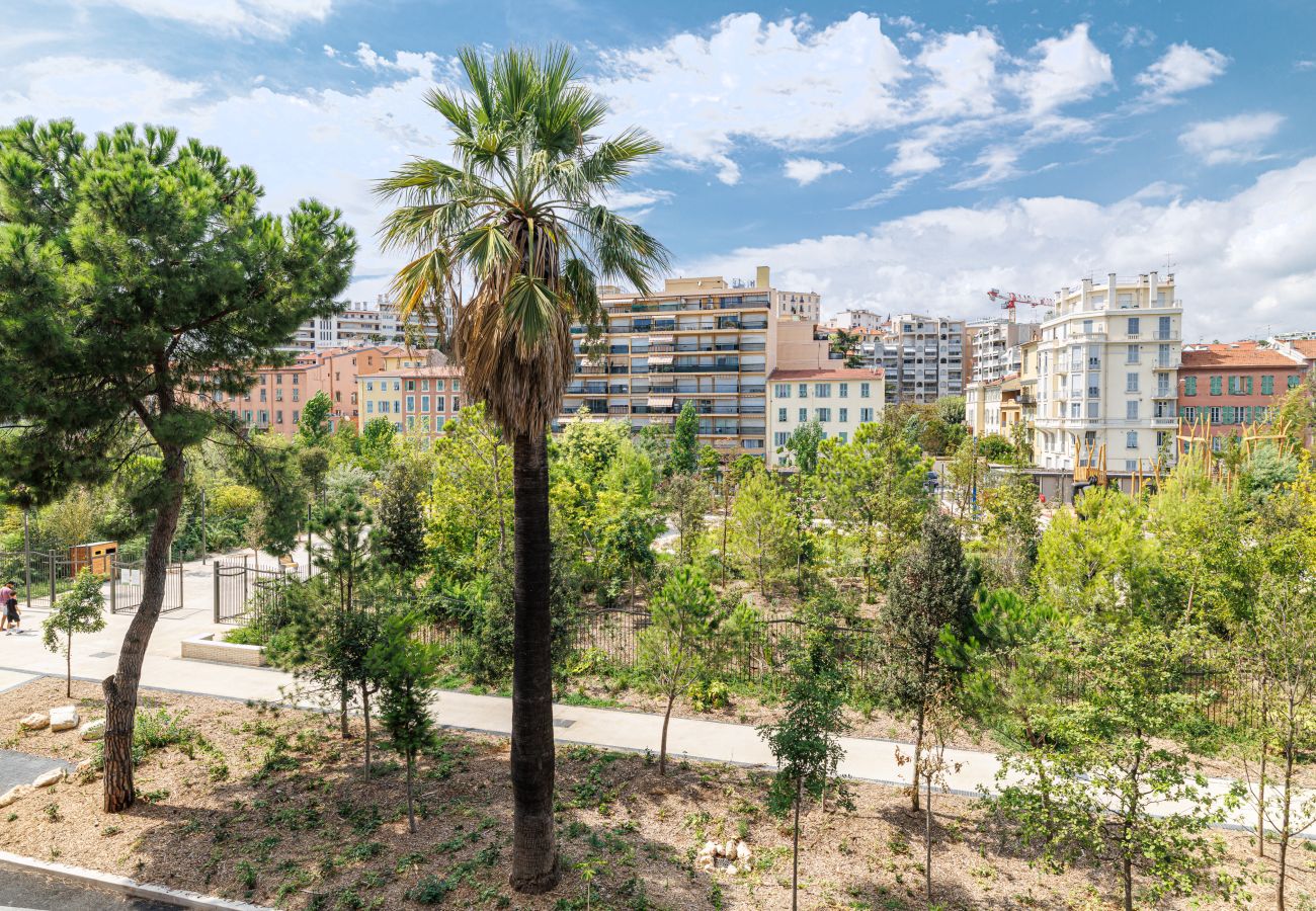 Apartment in Nice - Large Central 2 Bdr & Garage