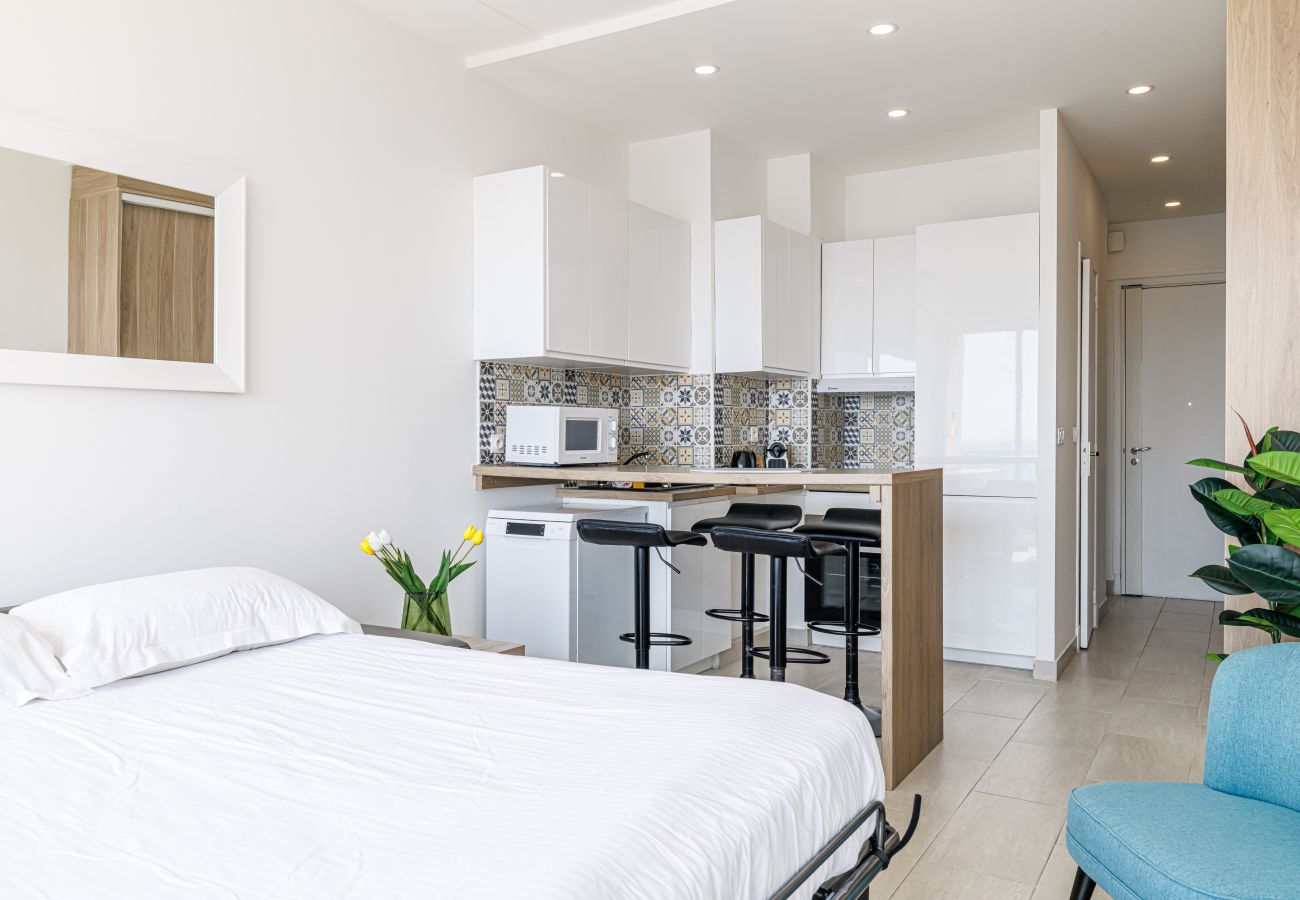 Studio in Nice - Sea View - Lovely Studio Promenade des Anglais