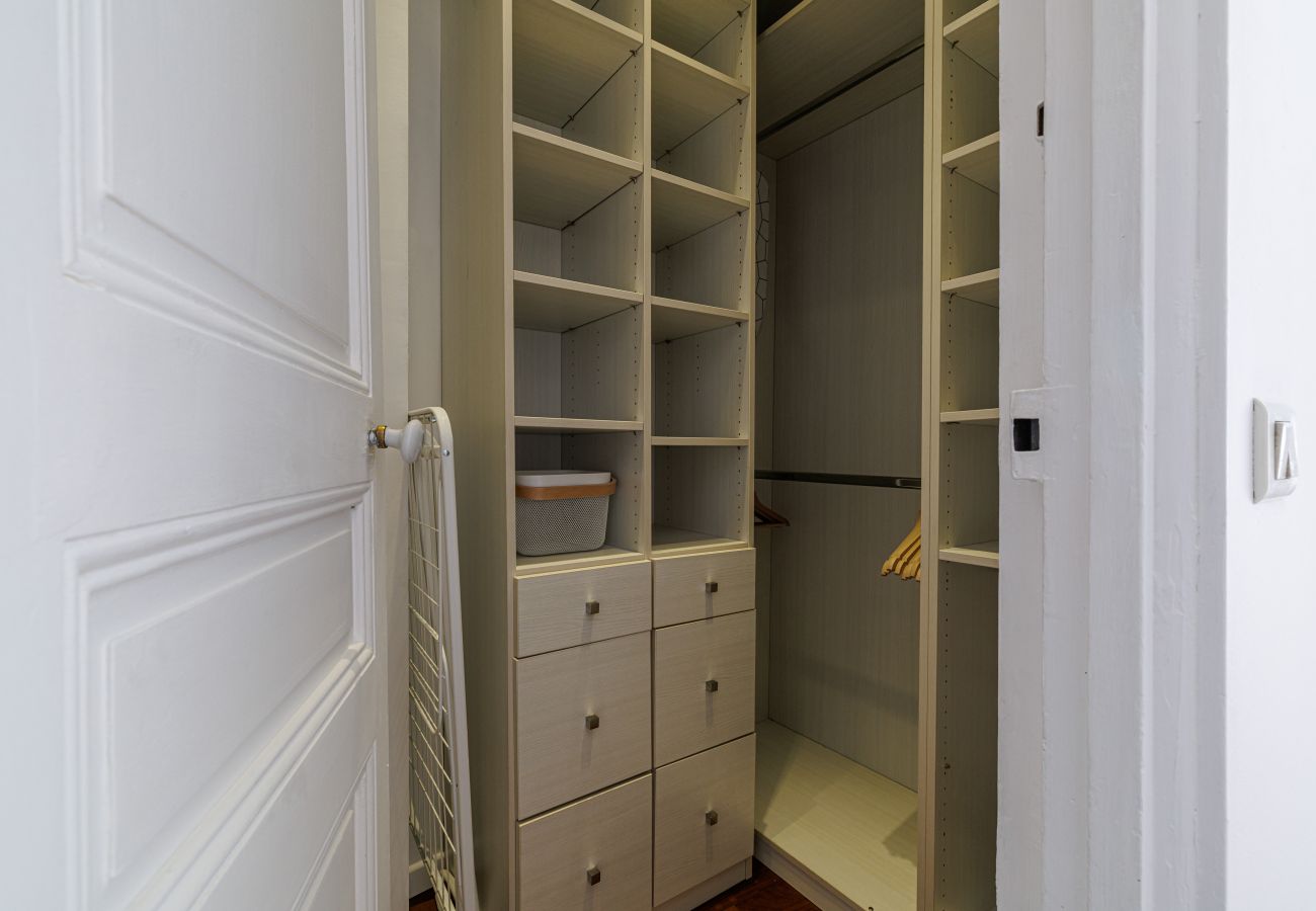Apartment in Nice - Wide 1 Bdr Quiet Area Open View