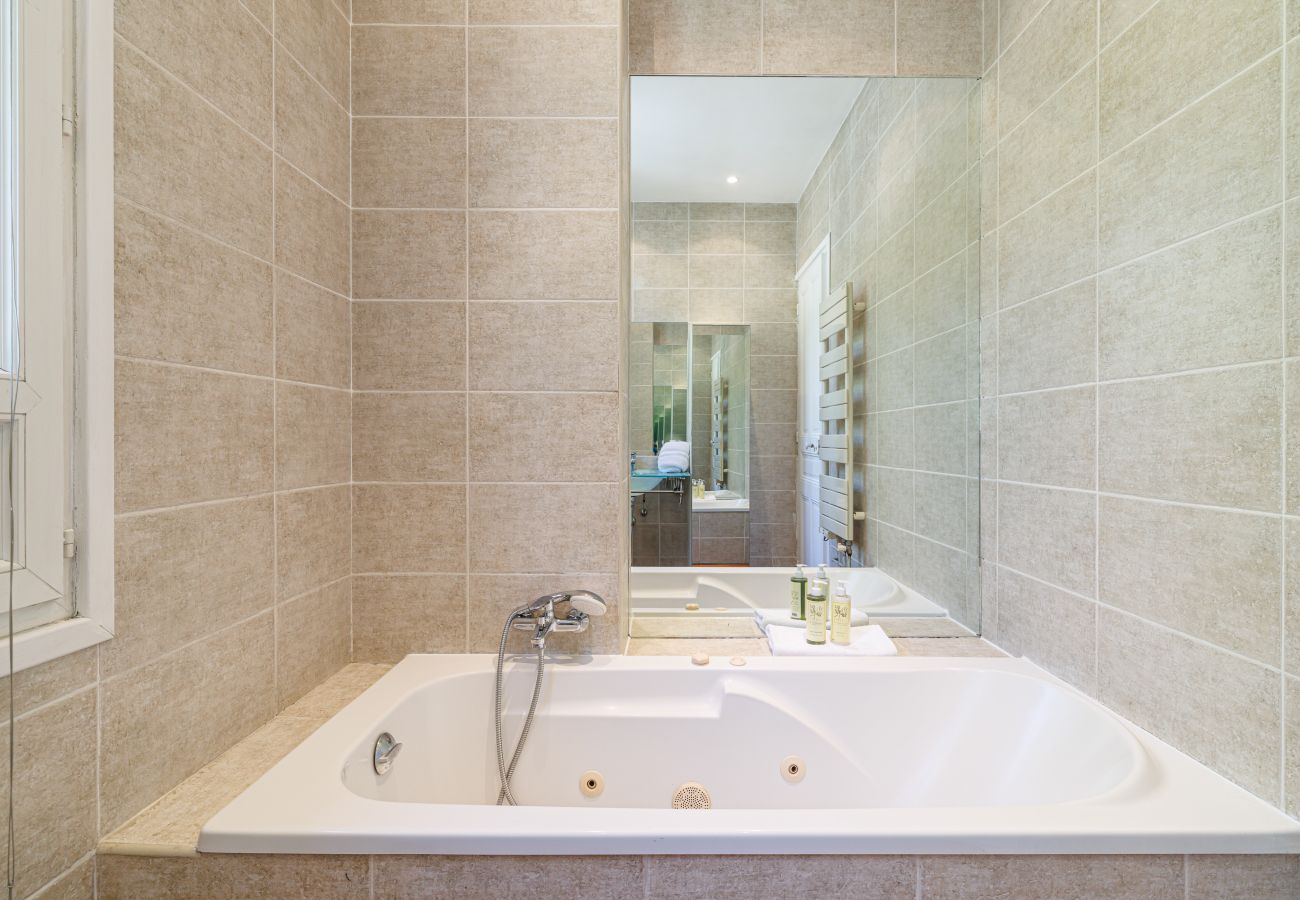 Apartment in Nice - Wide 1 Bdr Quiet Area Open View