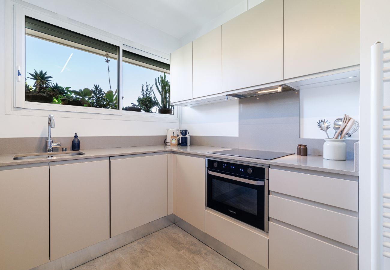 Apartment in Nice - Quiet & Open View - 1 Bdr Large Terrace