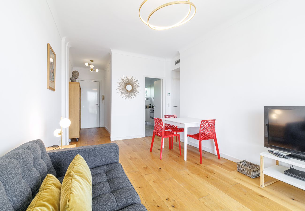 Apartment in Nice - Quiet & Open View - 1 Bdr Large Terrace