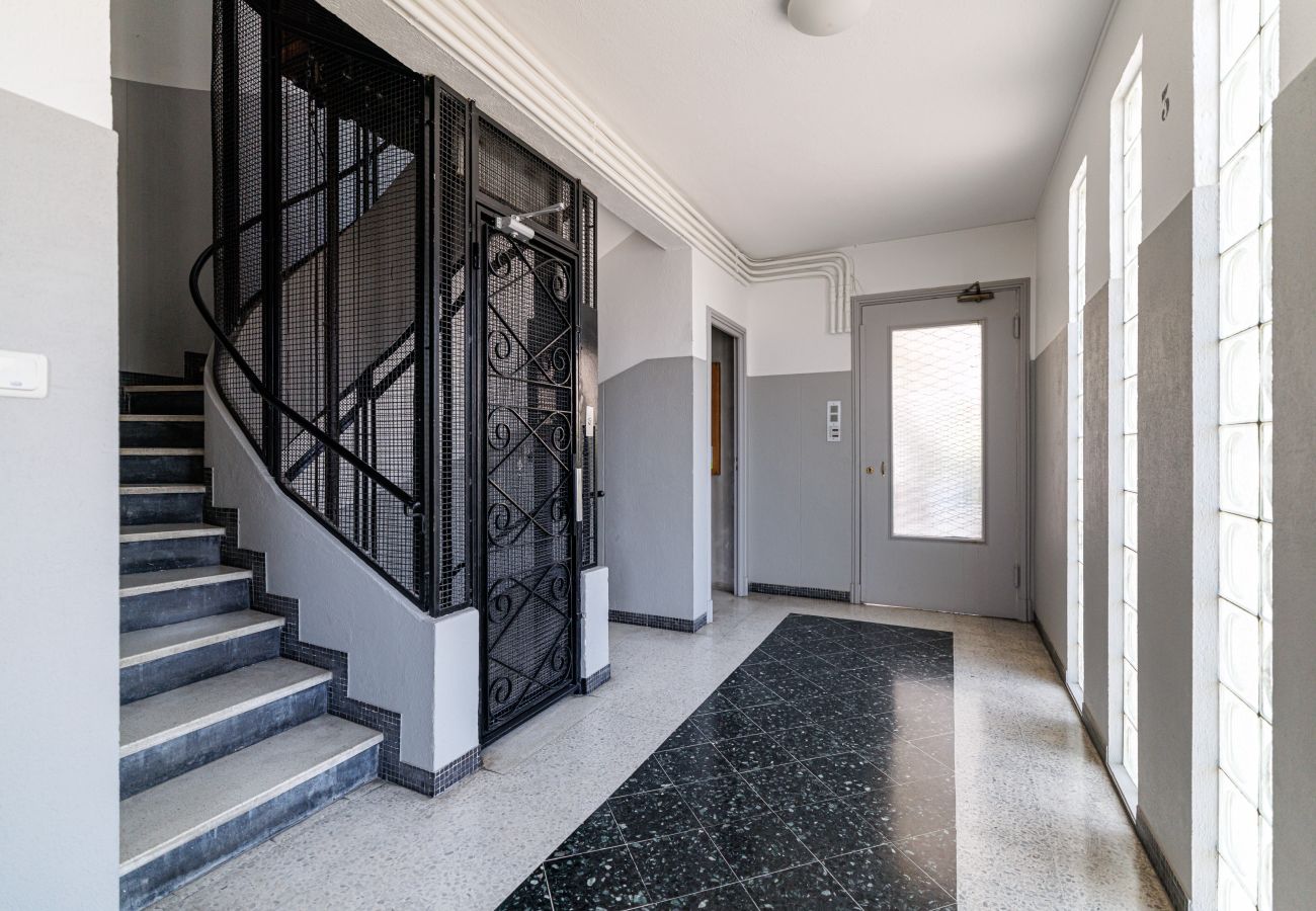 Apartment in Nice - Quiet & Open View - 1 Bdr Large Terrace