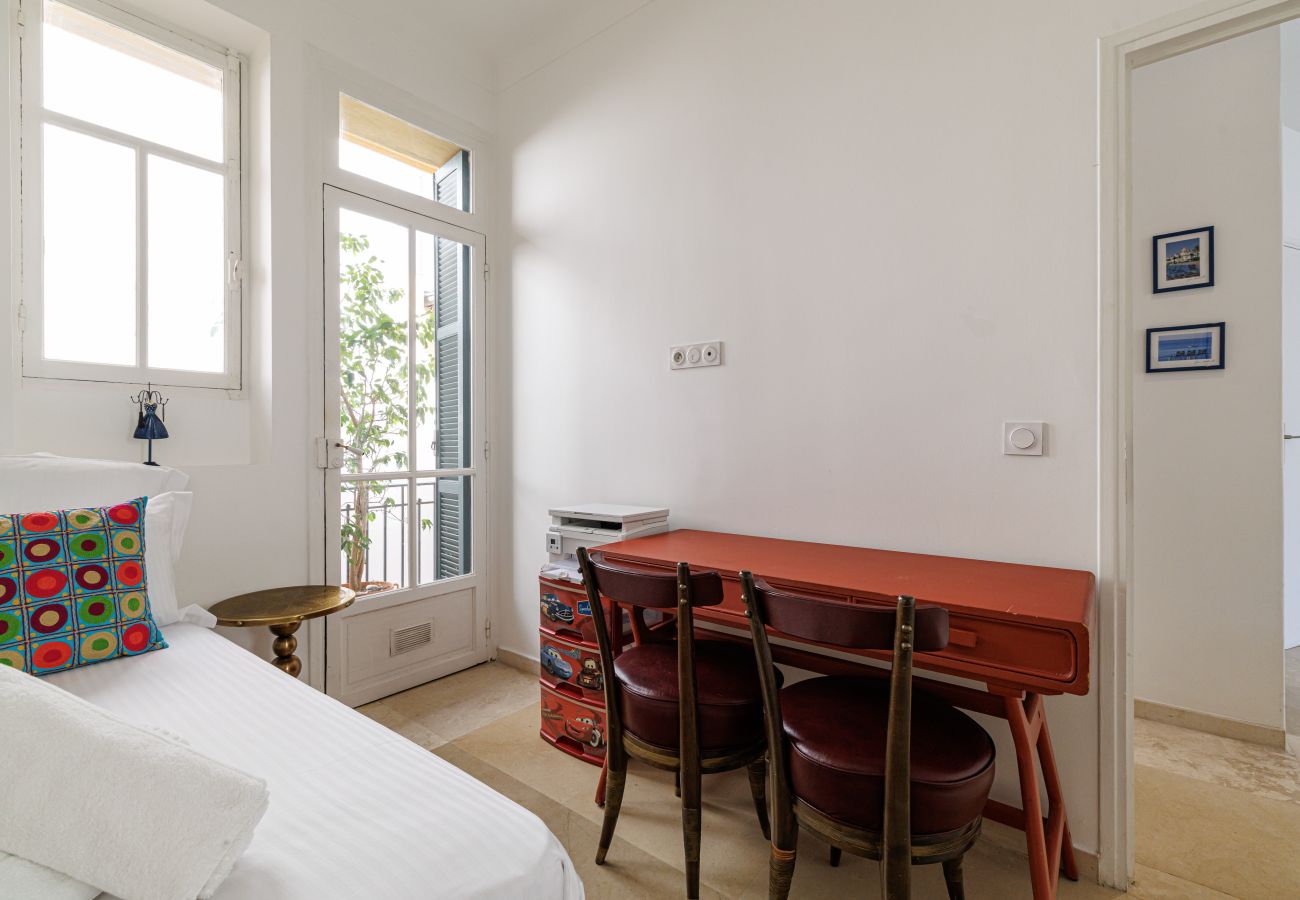 Apartment in Nice - Pretty 1 Bdr by the Sea
