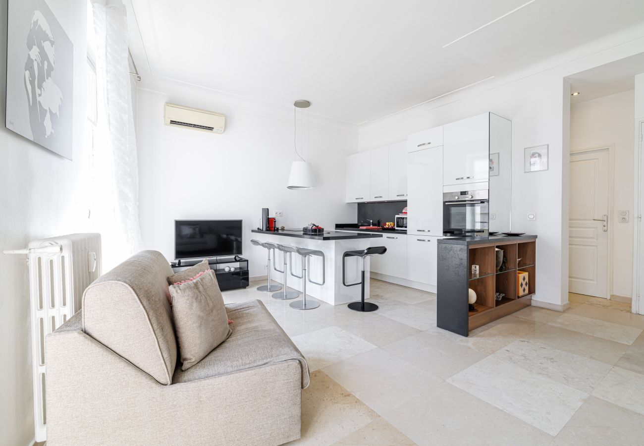 Apartment in Nice - Pretty 1 Bdr by the Sea