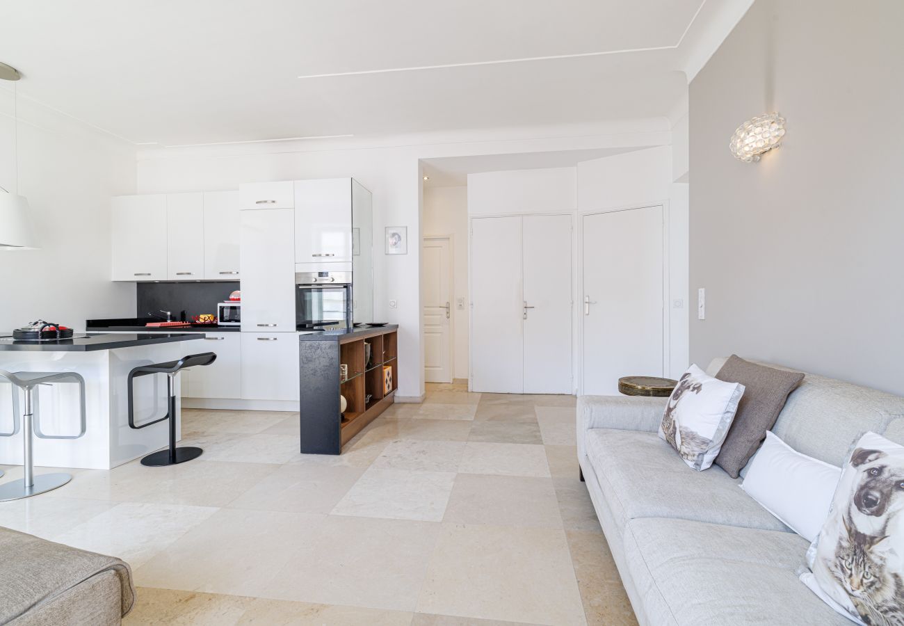 Apartment in Nice - Pretty 1 Bdr by the Sea