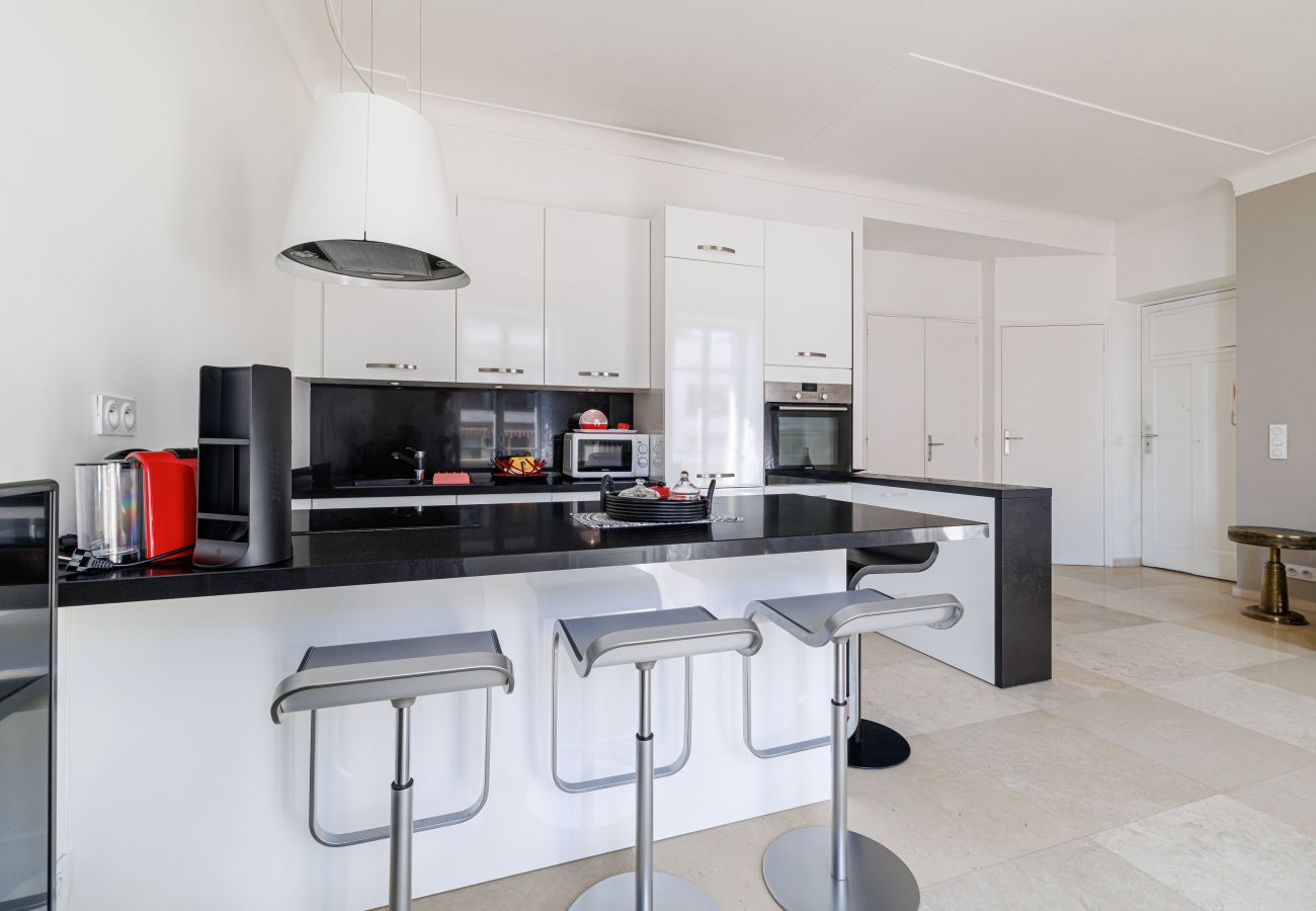 Apartment in Nice - Pretty 1 Bdr by the Sea