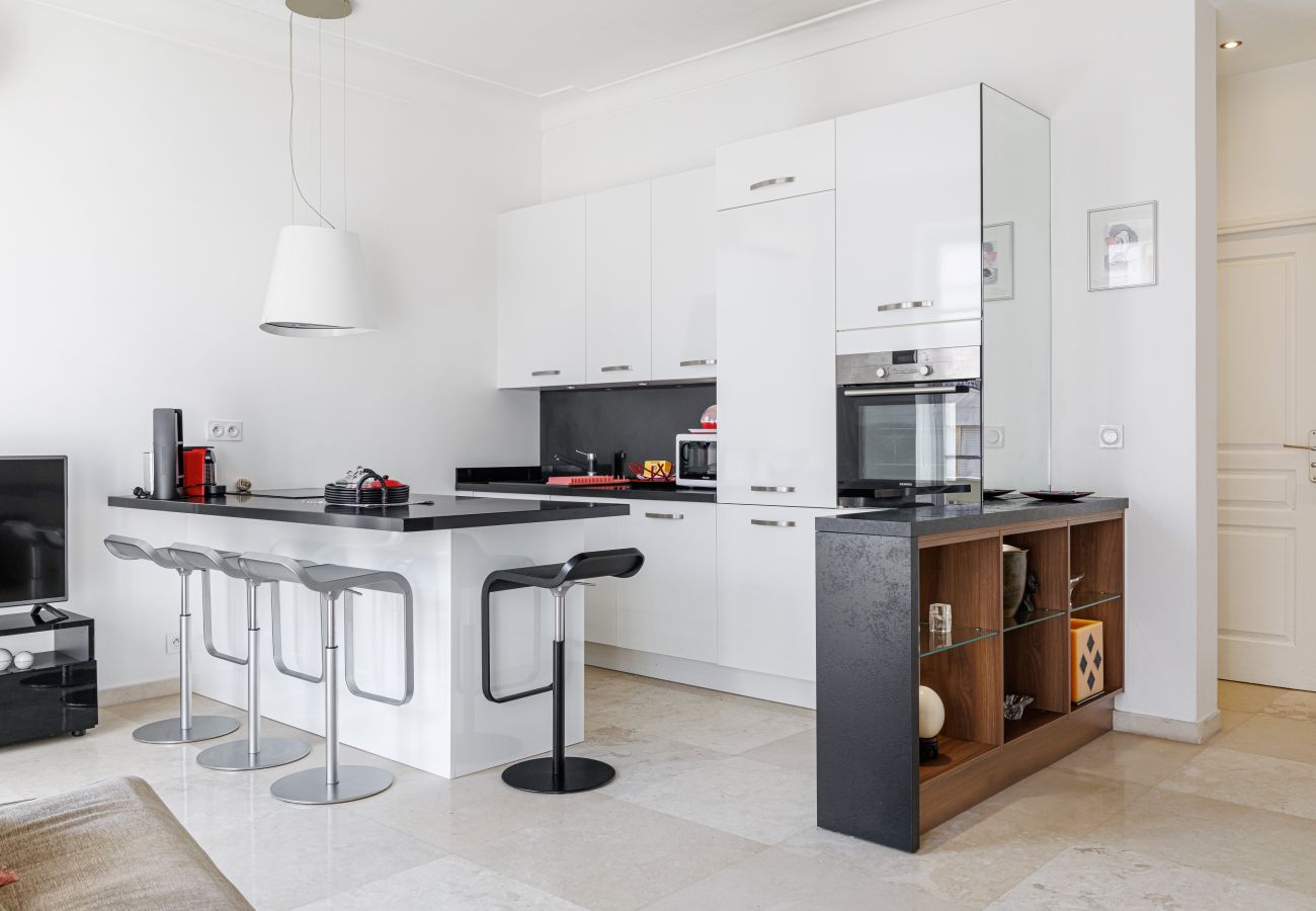 Apartment in Nice - Pretty 1 Bdr by the Sea
