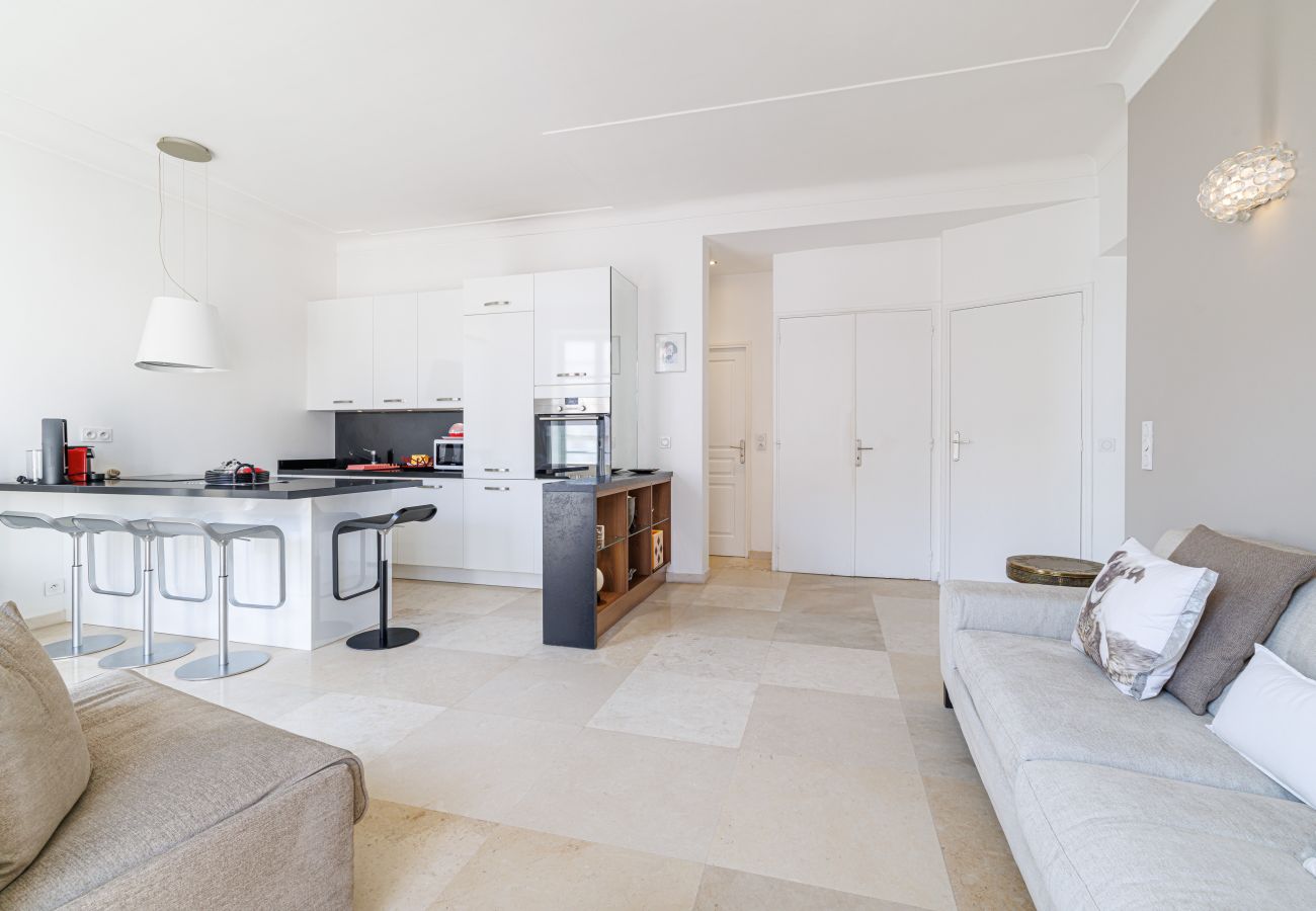 Apartment in Nice - Pretty 1 Bdr by the Sea