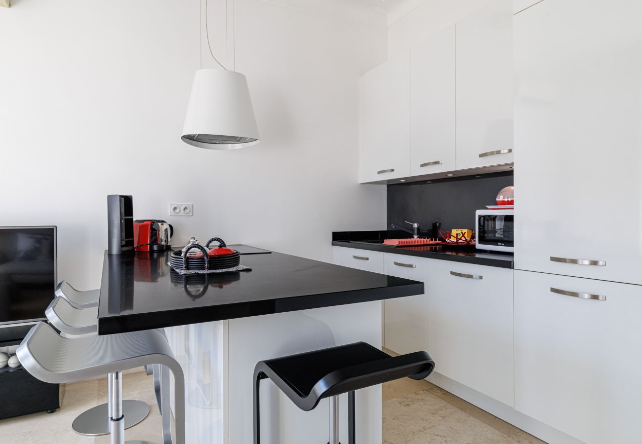 Apartment in Nice - Pretty 1 Bdr by the Sea