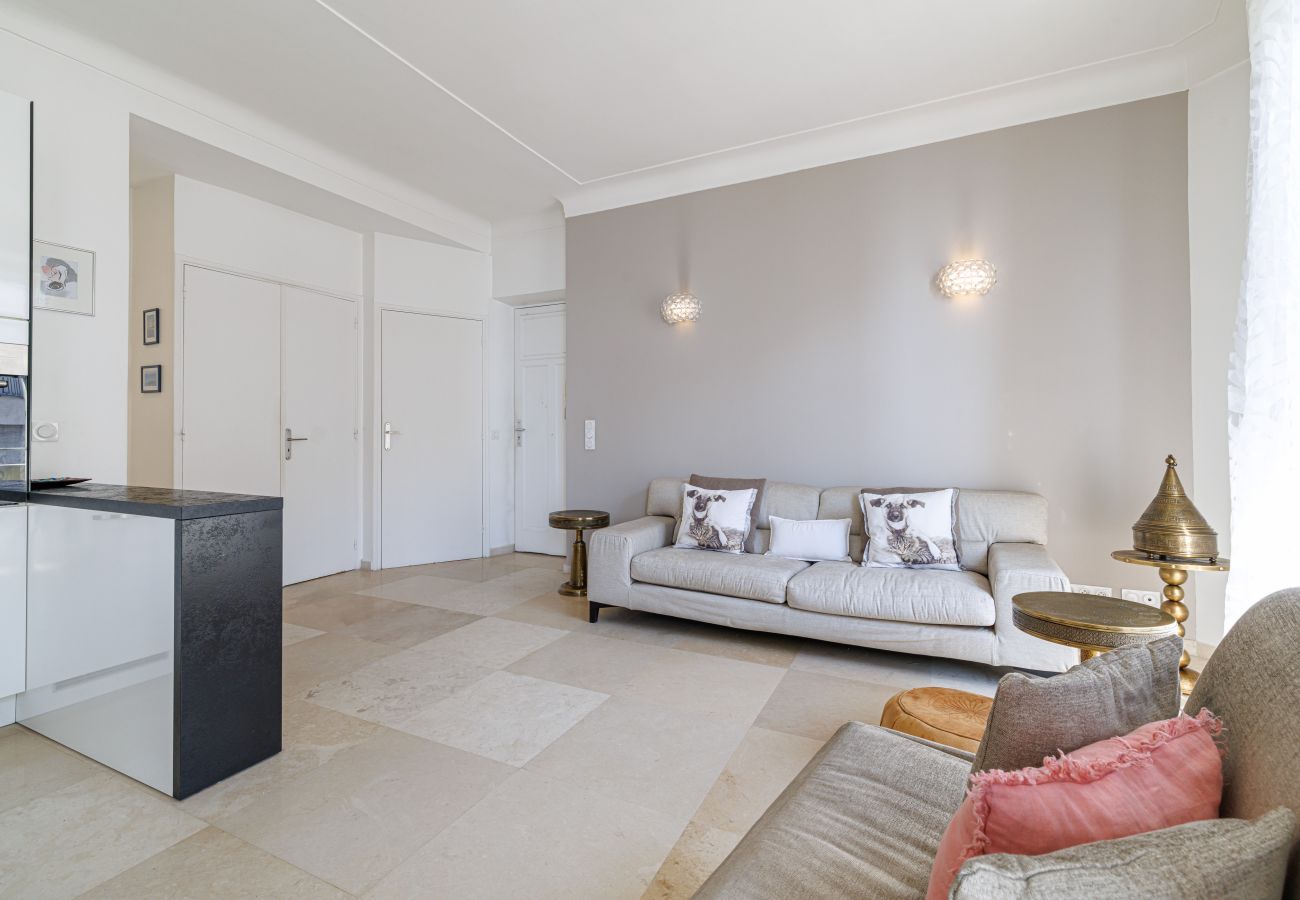 Apartment in Nice - Pretty 1 Bdr by the Sea