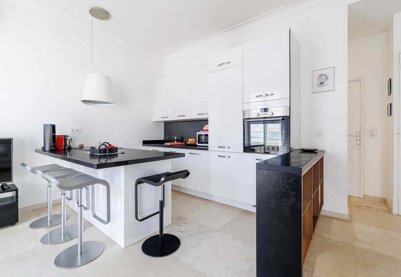 Apartment in Nice - Pretty 1 Bdr by the Sea