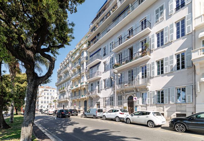 Apartment in Nice - Outstanding View on the Promenade - Awesome 2 Bdr Apartment in Nice - Outstanding View on the Promenade - Awesome 2 Bdr