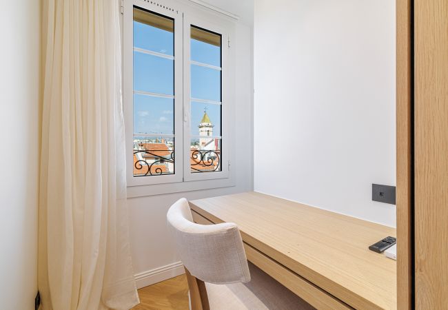 Apartment in Nice - Outstanding View on the Promenade - Awesome 2 Bdr Apartment in Nice - Outstanding View on the Promenade - Awesome 2 Bdr
