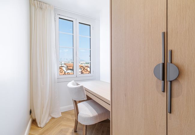 Apartment in Nice - Outstanding View on the Promenade - Awesome 2 Bdr Apartment in Nice - Outstanding View on the Promenade - Awesome 2 Bdr