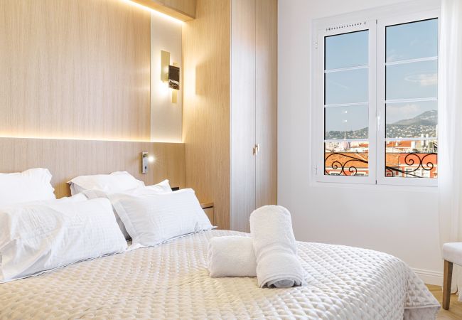 Apartment in Nice - Outstanding View on the Promenade - Awesome 2 Bdr Apartment in Nice - Outstanding View on the Promenade - Awesome 2 Bdr