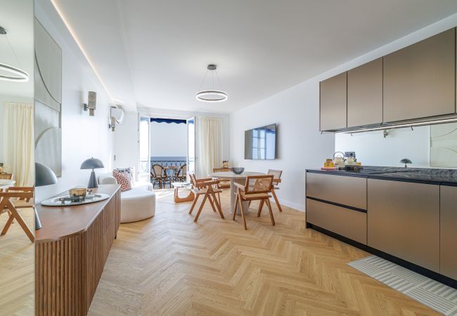 Apartment in Nice - Outstanding View on the Promenade - Awesome 2 Bdr Apartment in Nice - Outstanding View on the Promenade - Awesome 2 Bdr