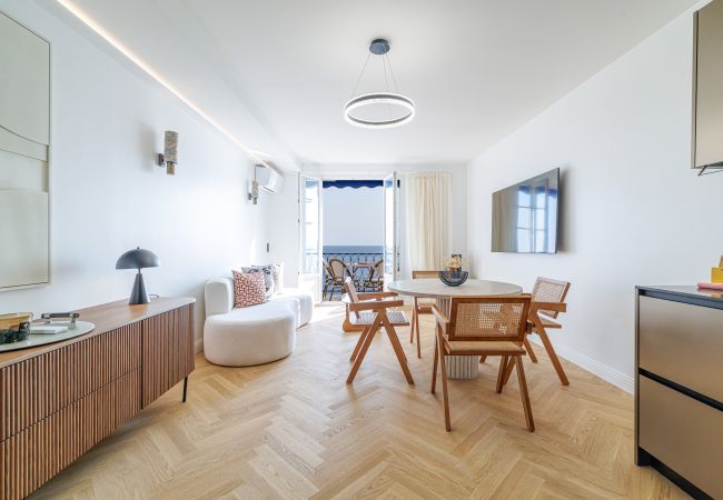Apartment in Nice - Outstanding View on the Promenade - Awesome 2 Bdr Apartment in Nice - Outstanding View on the Promenade - Awesome 2 Bdr