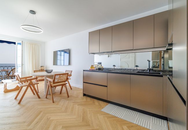 Apartment in Nice - Outstanding View on the Promenade - Awesome 2 Bdr Apartment in Nice - Outstanding View on the Promenade - Awesome 2 Bdr