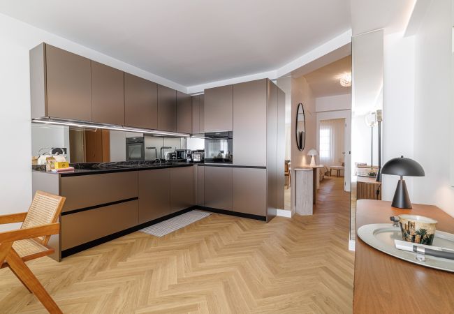 Apartment in Nice - Outstanding View on the Promenade - Awesome 2 Bdr Apartment in Nice - Outstanding View on the Promenade - Awesome 2 Bdr