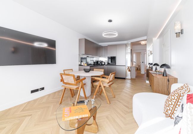 Apartment in Nice - Outstanding View on the Promenade - Awesome 2 Bdr Apartment in Nice - Outstanding View on the Promenade - Awesome 2 Bdr