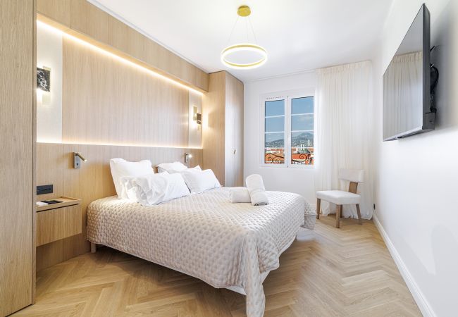Apartment in Nice - Outstanding View on the Promenade - Awesome 2 Bdr Apartment in Nice - Outstanding View on the Promenade - Awesome 2 Bdr
