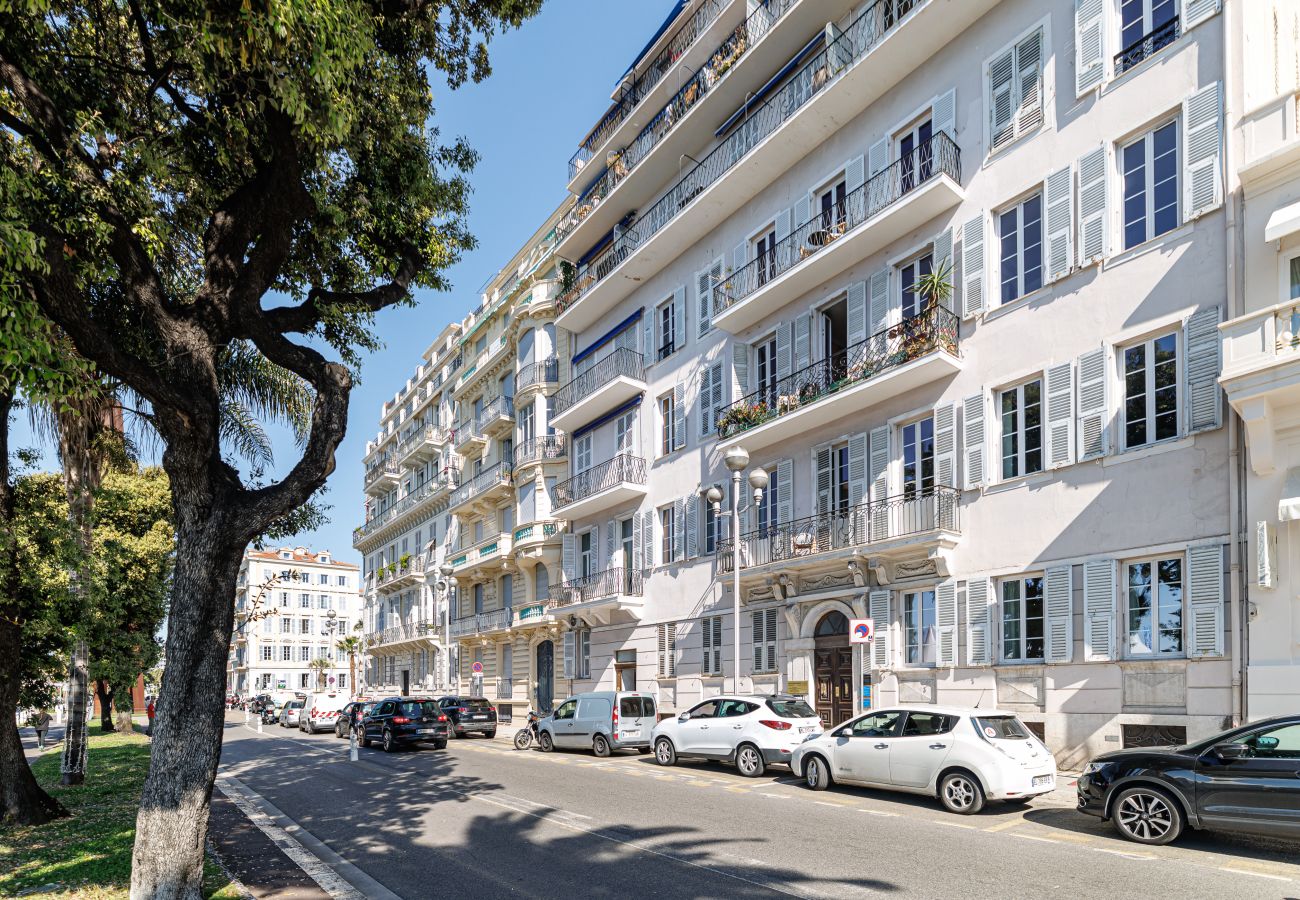 Apartment in Nice - Outstanding View on the Promenade - Awesome 2 Bdr Apartment in Nice - Outstanding View on the Promenade - Awesome 2 Bdr
