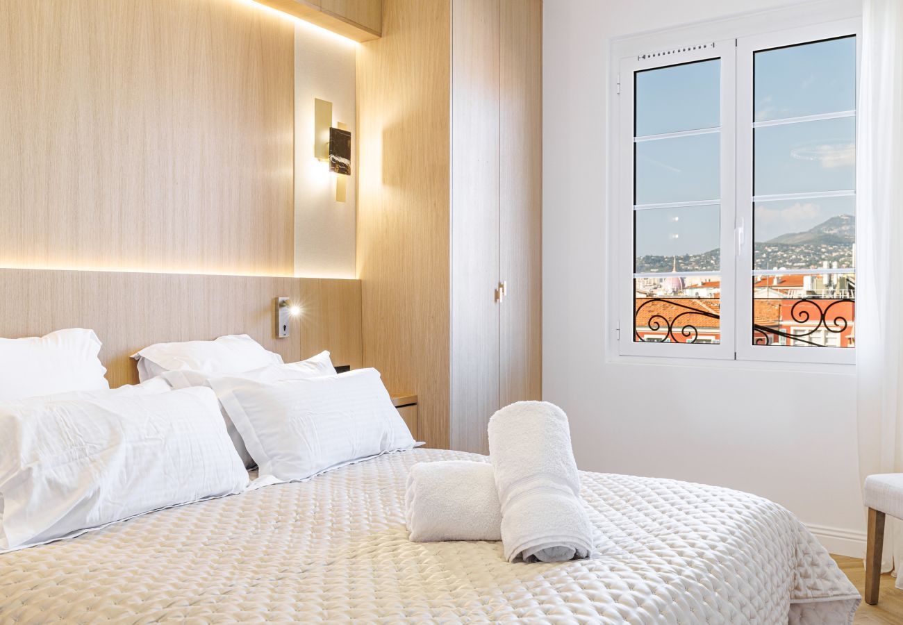 Apartment in Nice - Outstanding View on the Promenade - Awesome 2 Bdr Apartment in Nice - Outstanding View on the Promenade - Awesome 2 Bdr