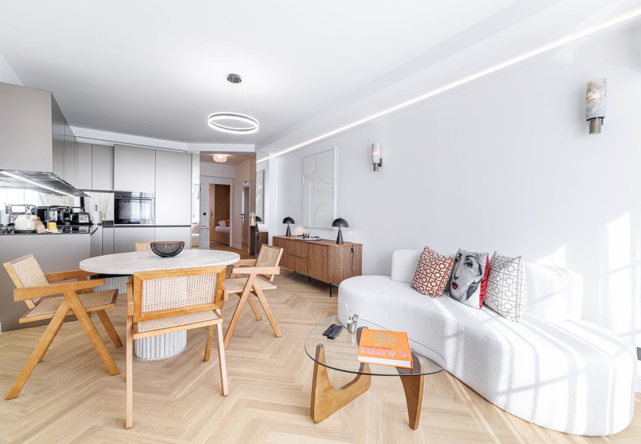 Apartment in Nice - Outstanding View on the Promenade - Awesome 2 Bdr Apartment in Nice - Outstanding View on the Promenade - Awesome 2 Bdr