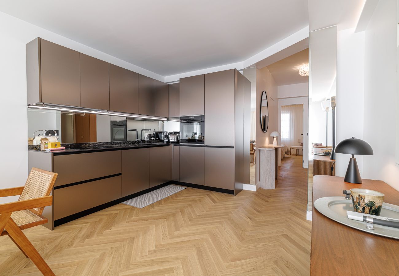 Apartment in Nice - Outstanding View on the Promenade - Awesome 2 Bdr Apartment in Nice - Outstanding View on the Promenade - Awesome 2 Bdr