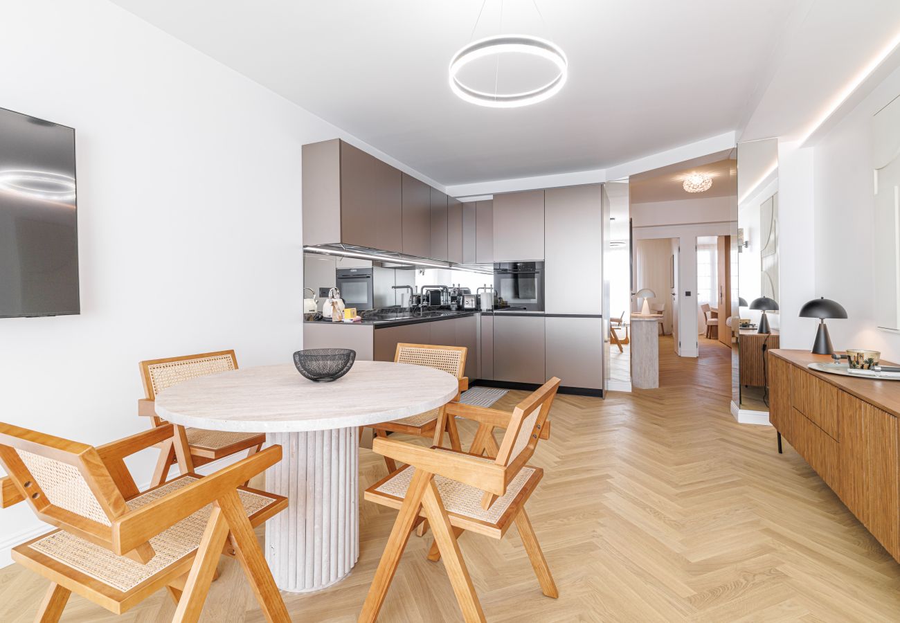 Apartment in Nice - Outstanding View on the Promenade - Awesome 2 Bdr Apartment in Nice - Outstanding View on the Promenade - Awesome 2 Bdr