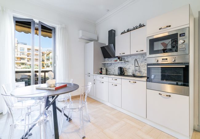  in Nice - Ultra Central 2 Bdr - AC & Balcony