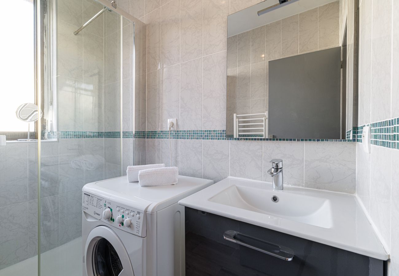 Apartment in Nice - Ultra Central 2 Bdr - AC & Balcony