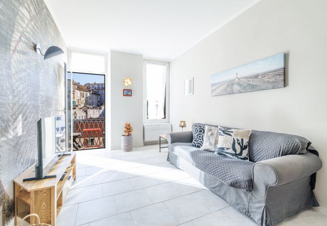 Apartment in Nice - Massena Street - Quiet 2 Bdr & Balcony