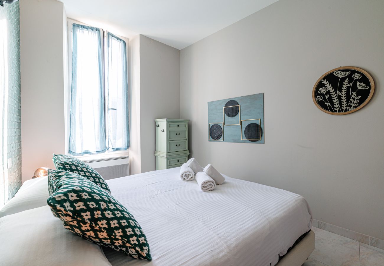 Apartment in Nice - Massena Street - Quiet 2 Bdr & Balcony