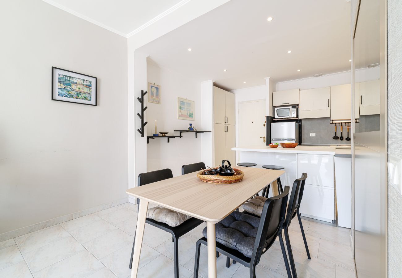 Apartment in Nice - Massena Street - Quiet 2 Bdr & Balcony