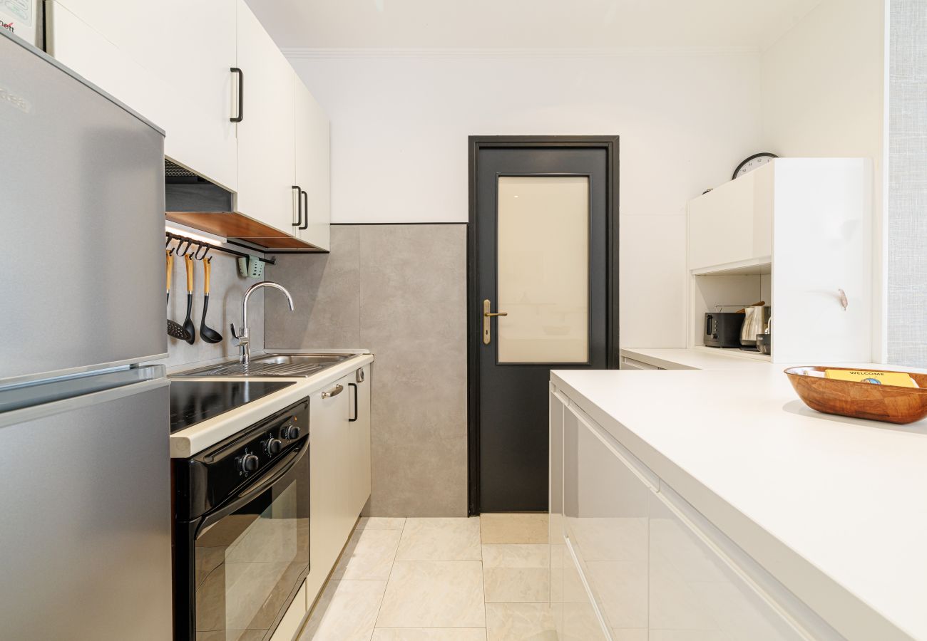 Apartment in Nice - Massena Street - Quiet 2 Bdr & Balcony