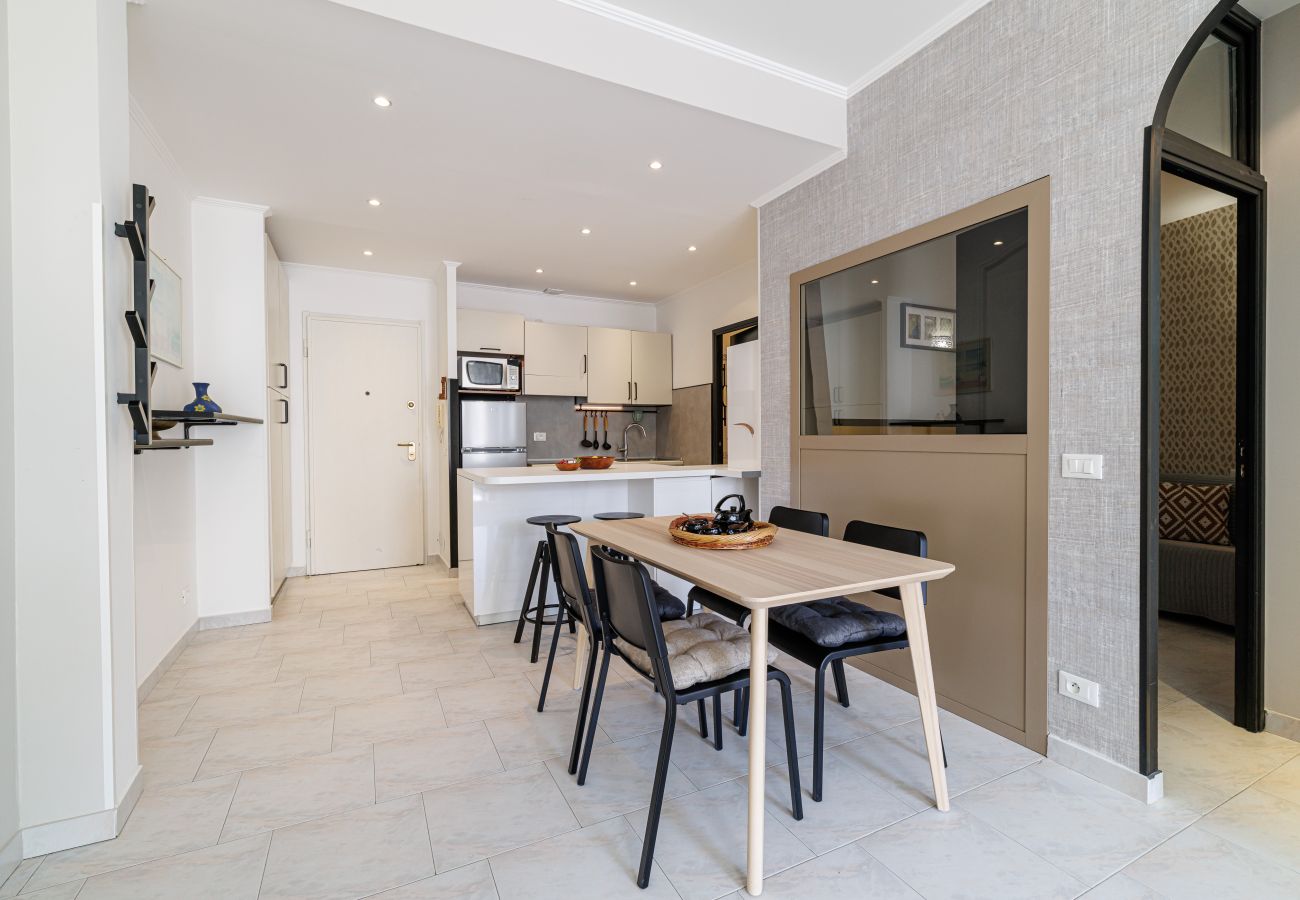 Apartment in Nice - Massena Street - Quiet 2 Bdr & Balcony