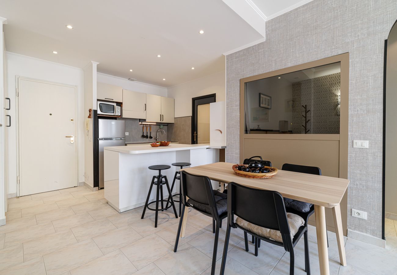 Apartment in Nice - Massena Street - Quiet 2 Bdr & Balcony