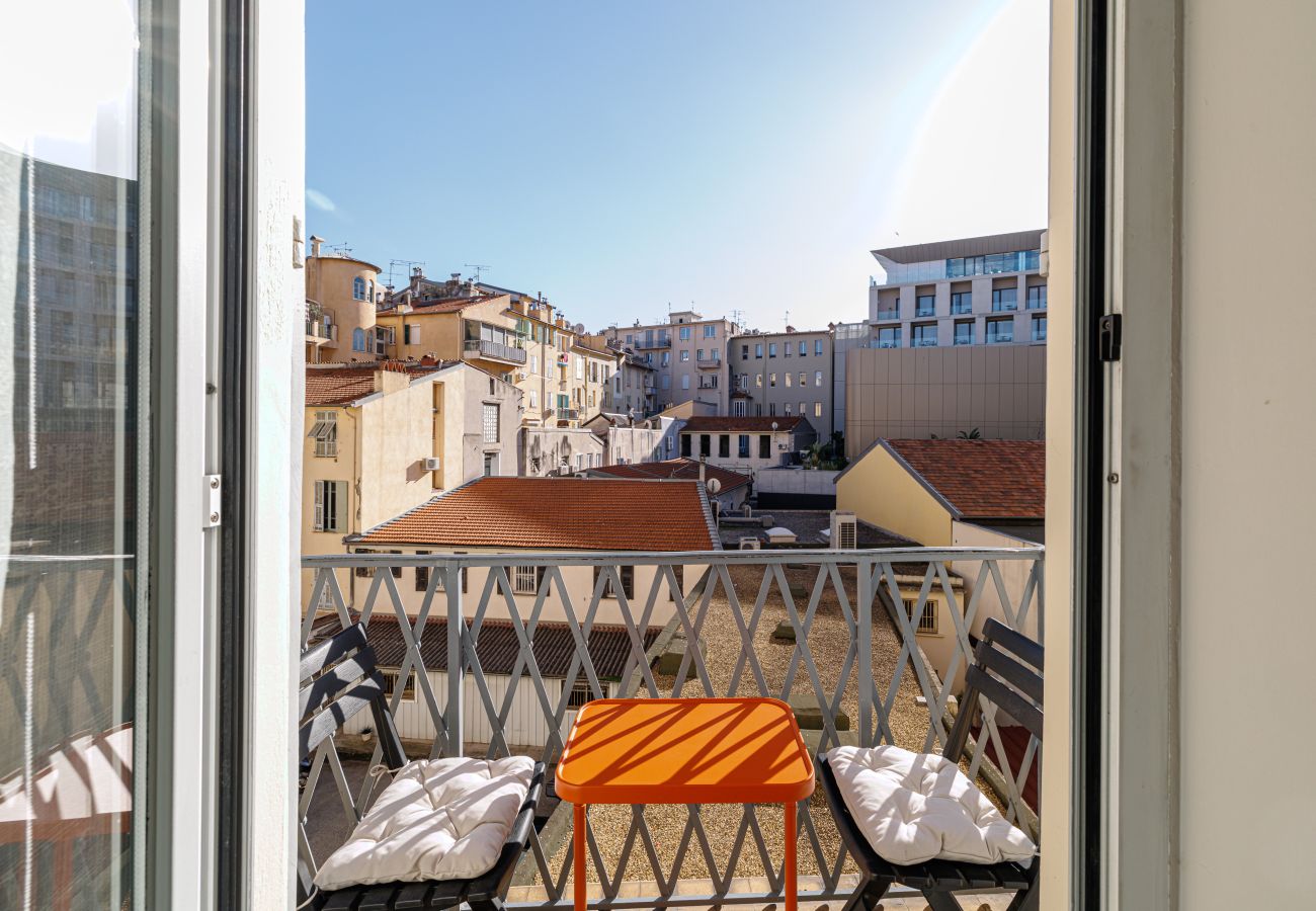 Apartment in Nice - Massena Street - Quiet 2 Bdr & Balcony