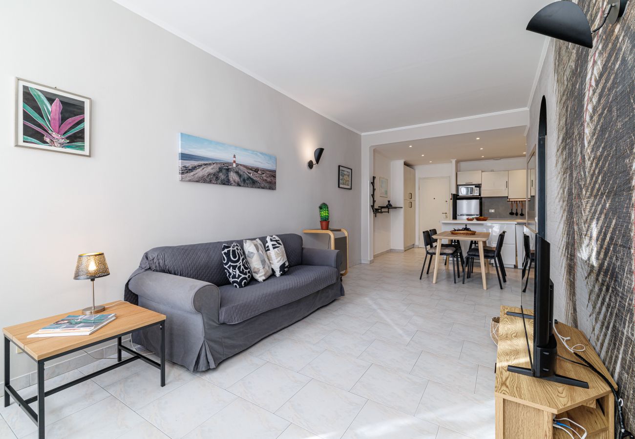 Apartment in Nice - Massena Street - Quiet 2 Bdr & Balcony