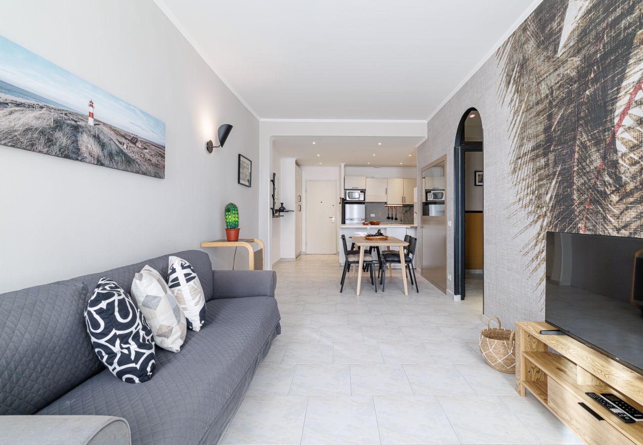 Apartment in Nice - Massena Street - Quiet 2 Bdr & Balcony