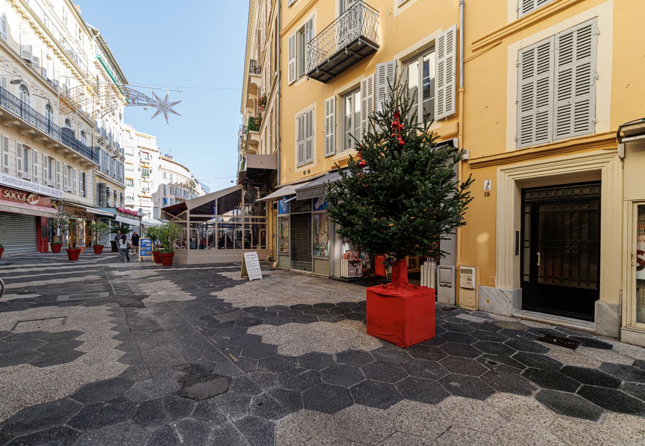 Apartment in Nice - Massena Street - Quiet 2 Bdr & Balcony