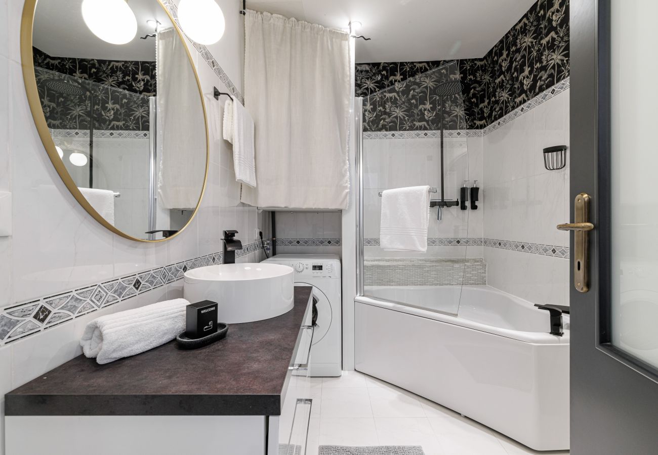 Apartment in Nice - Massena Street - Quiet 2 Bdr & Balcony