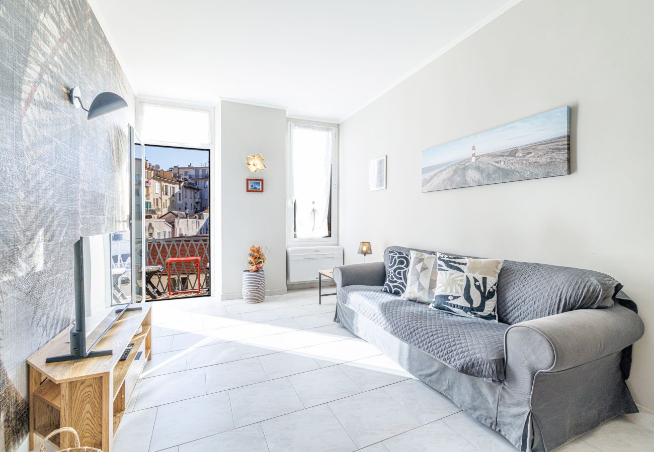 Apartment in Nice - Massena Street - Quiet 2 Bdr & Balcony